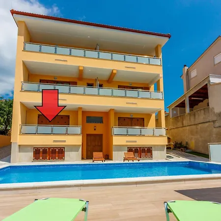 House View Apartment