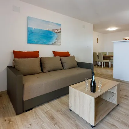 House View Apartment *