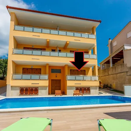 House View Apartment
